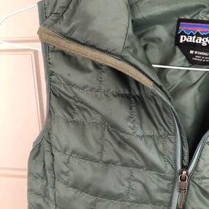 patagonia women's nano puff vest pesto